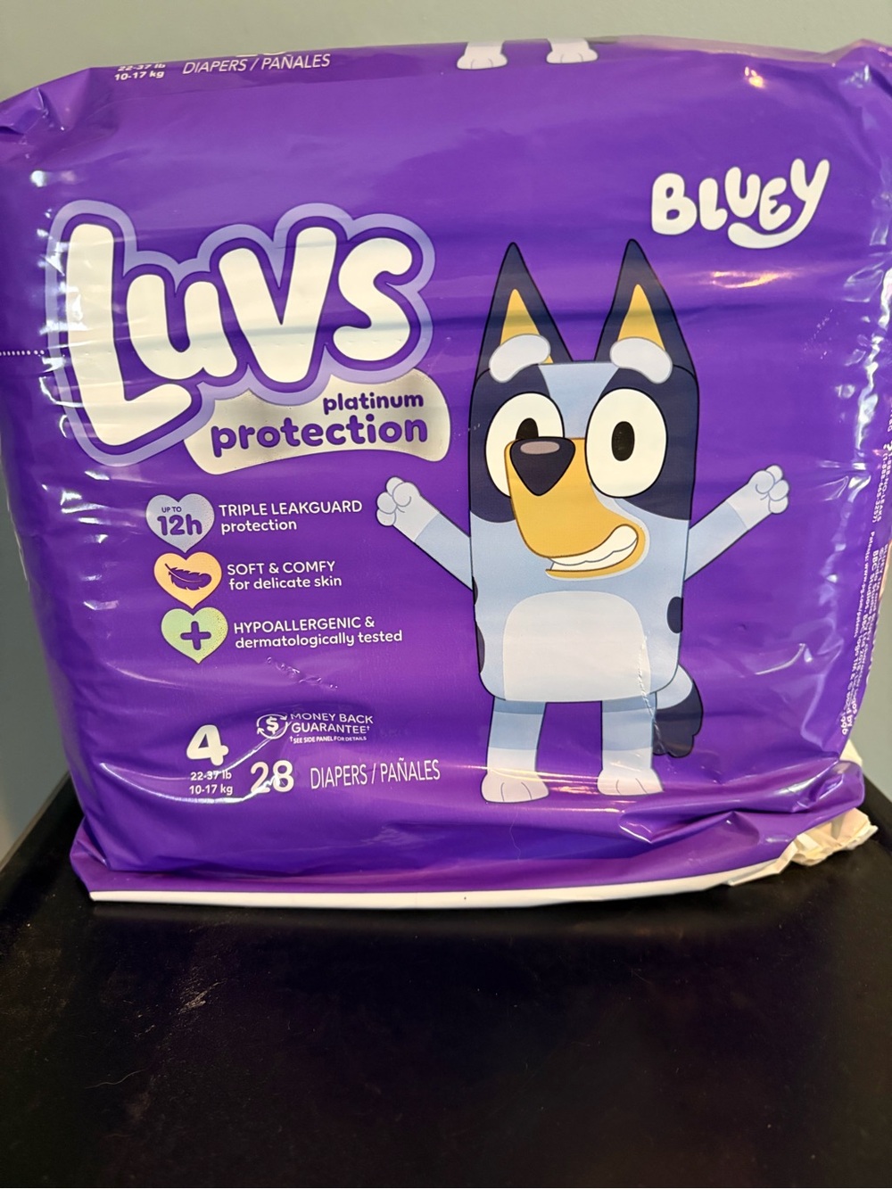 Luvs bluey Platinum Protection Diapers (Size 4 22-37)  28 diapers  new unopened